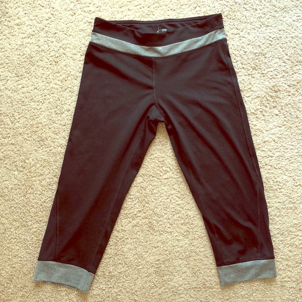 Black cropped leggings